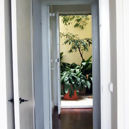 Sunny Escape Apartment *